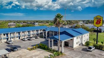 Super 8 by Wyndham Victoria / South / Highway 59