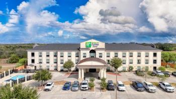 Holiday Inn Express & Suites Cuero