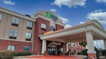 Holiday Inn Express & Suites Winnie